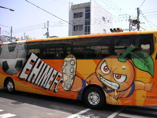 近くを通った愛媛FCのバス
